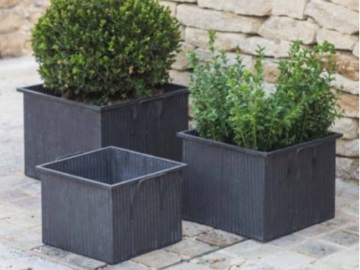 Chậu đá mài hình vuông: Khi nào nên dùng và những lỗi bố trí khiến sân vườn mất thẩm mỹ